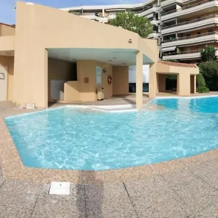 4 Pieces Dans Avec Piscine Et Jardin Pour Enfants Nicea