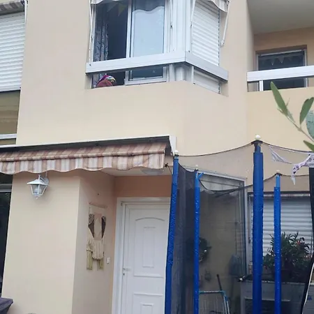 4 Pieces Dans Avec Piscine Et Jardin Pour Enfants Apartament Nicea